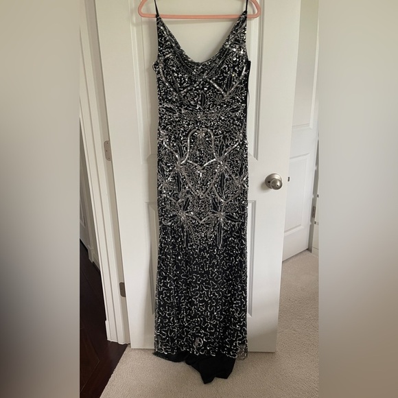 Dresses & Skirts - Elegant Black and Silver Sequin Evening Gown NWT size 10